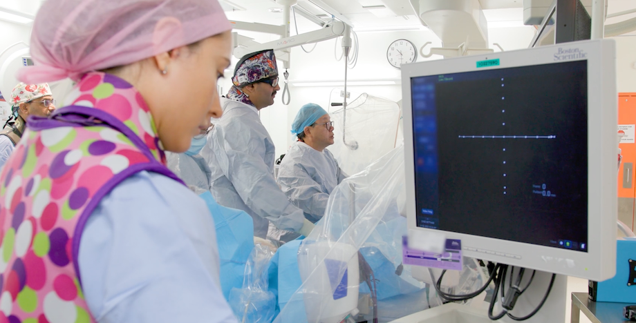 Dr Michael Zhang and members of the Mackay Hospital team during a Shockwave Coronary Intravascular Lithotripsy (IVL) Catheter Balloon procedure.